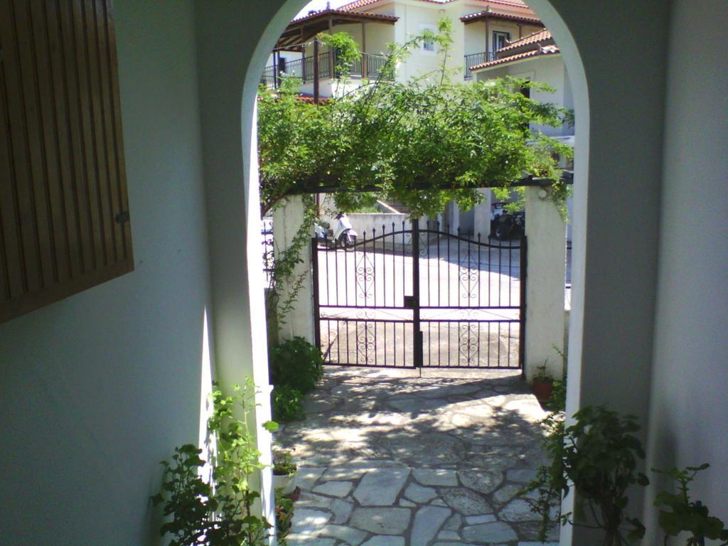 Karagiozos Studios & Apartments Skopelos Town Exterior photo