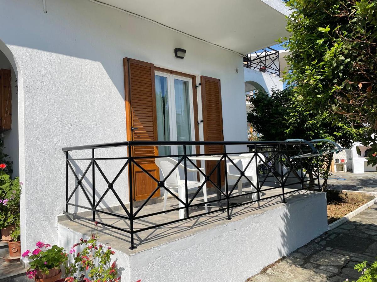 Karagiozos Studios & Apartments Skopelos Town Exterior photo