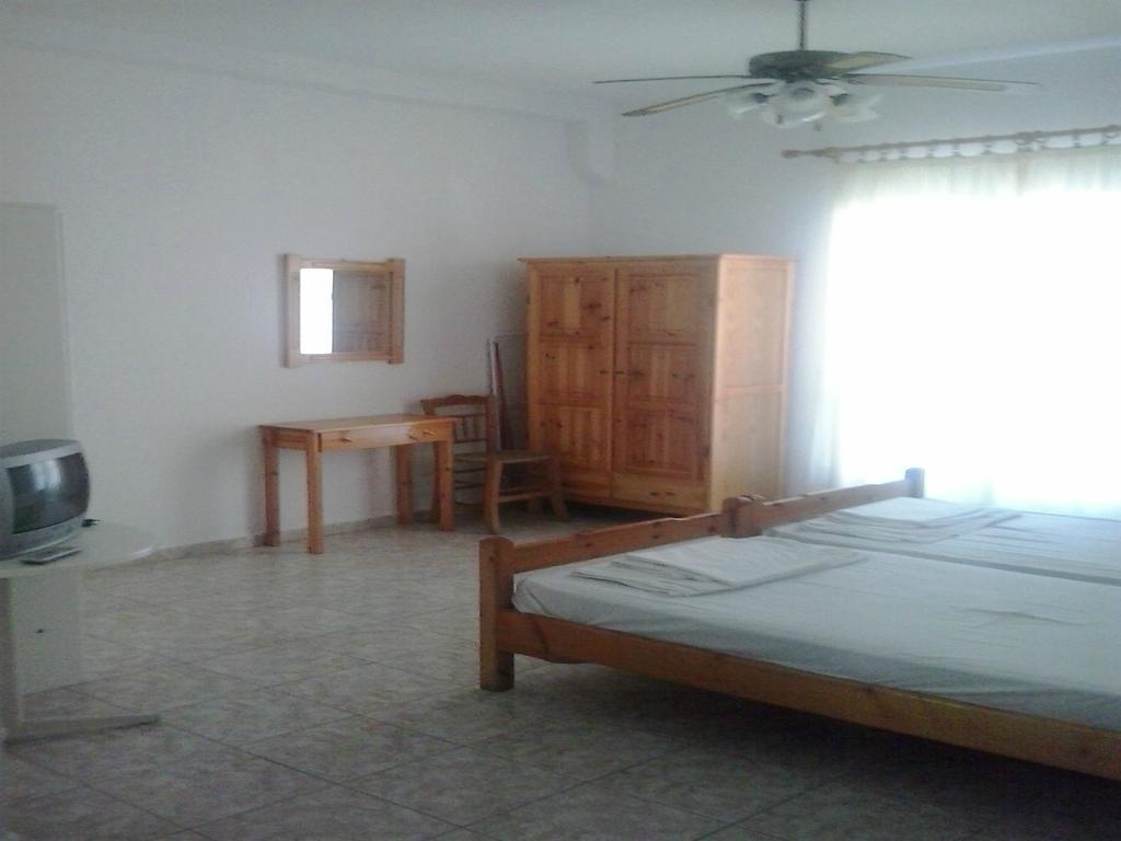 Karagiozos Studios & Apartments Skopelos Town Room photo