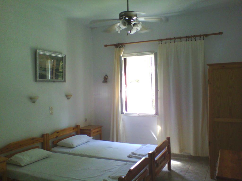Karagiozos Studios & Apartments Skopelos Town Room photo