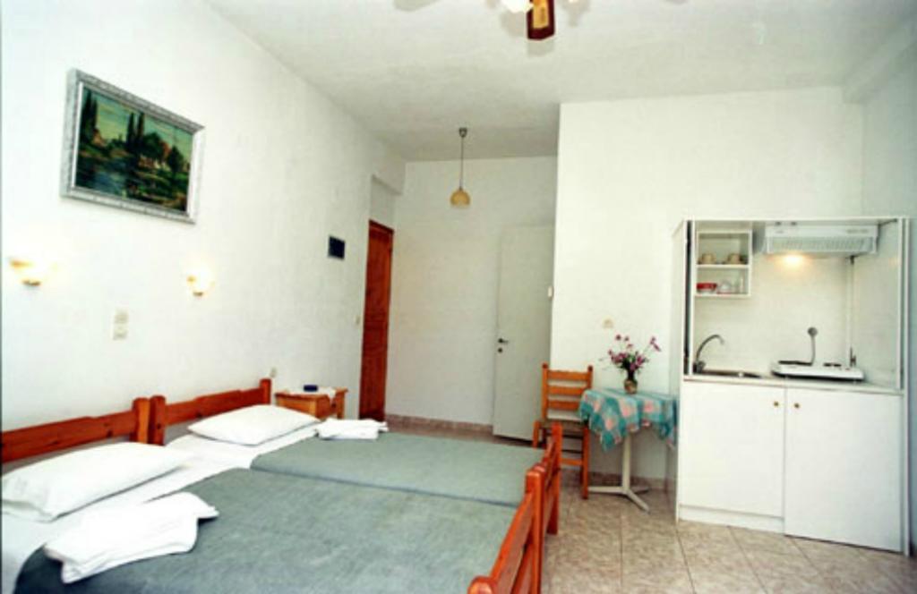 Karagiozos Studios & Apartments Skopelos Town Room photo